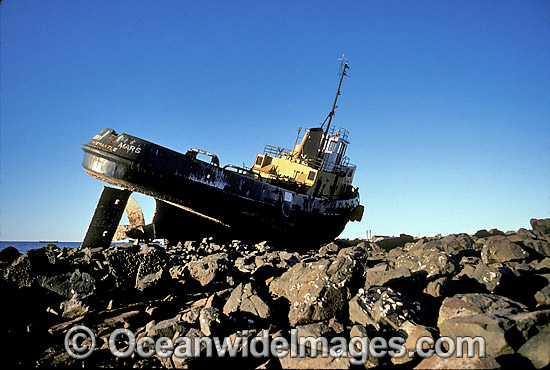 Tug shipwreck Dampier photo