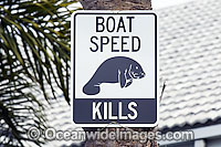Sign reminding boaters in Crystal River, Florida, USA, of the presence of manatees and the need to obey local boating laws.