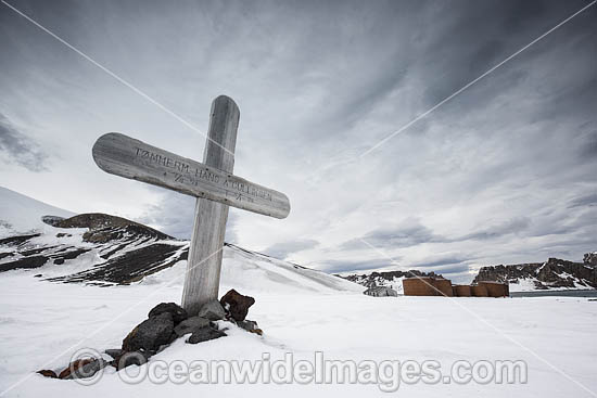 Grave at Antarctica photo