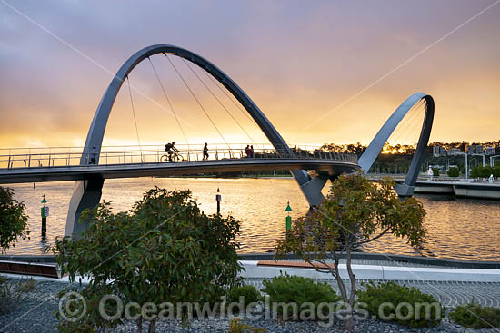 Elizabeth Quay Bridge photo
