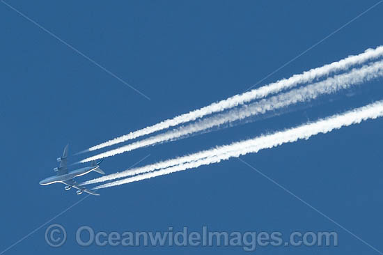 Commercial Jet smoke photo